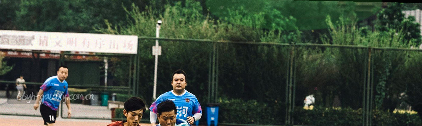 四段相连的横向长条，从左到右墨色由浅渐深，分段处有细线分隔